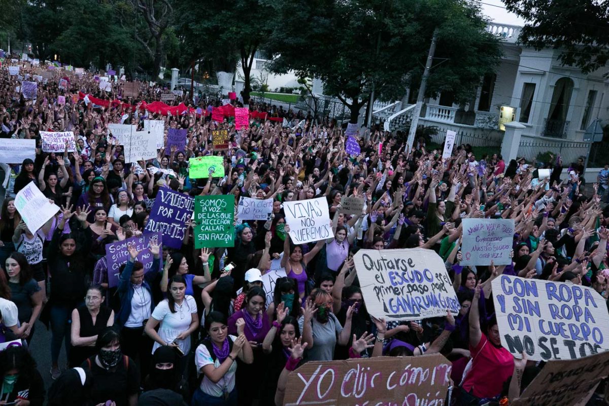 El miedo cambió de bando”: Más 35 mil mujeres tomaron las calles e hicieron  historia en Guadalajara | Zona Docs